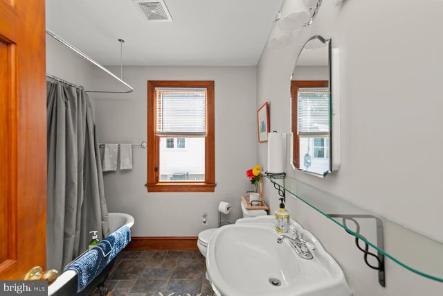 $905,000 | 409 5th Avenue, Washington Grove, MD 20880