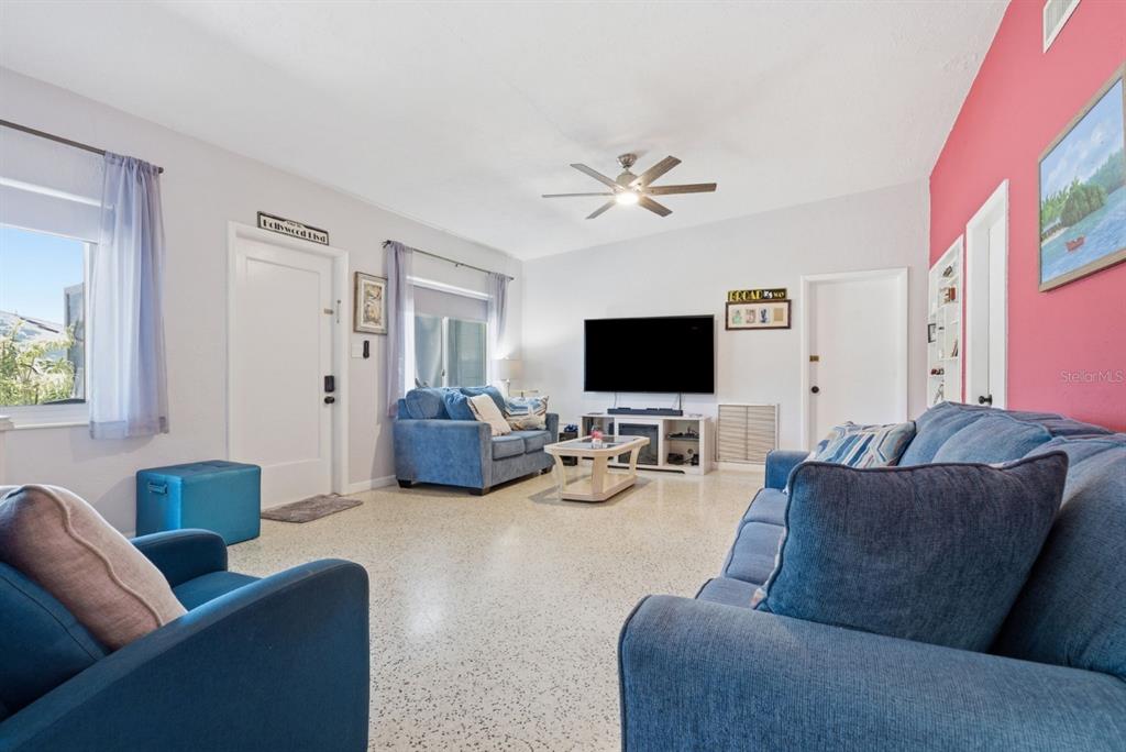 5126 104th Street North St. Petersburg, FL 33708 - Photo 2 of 37