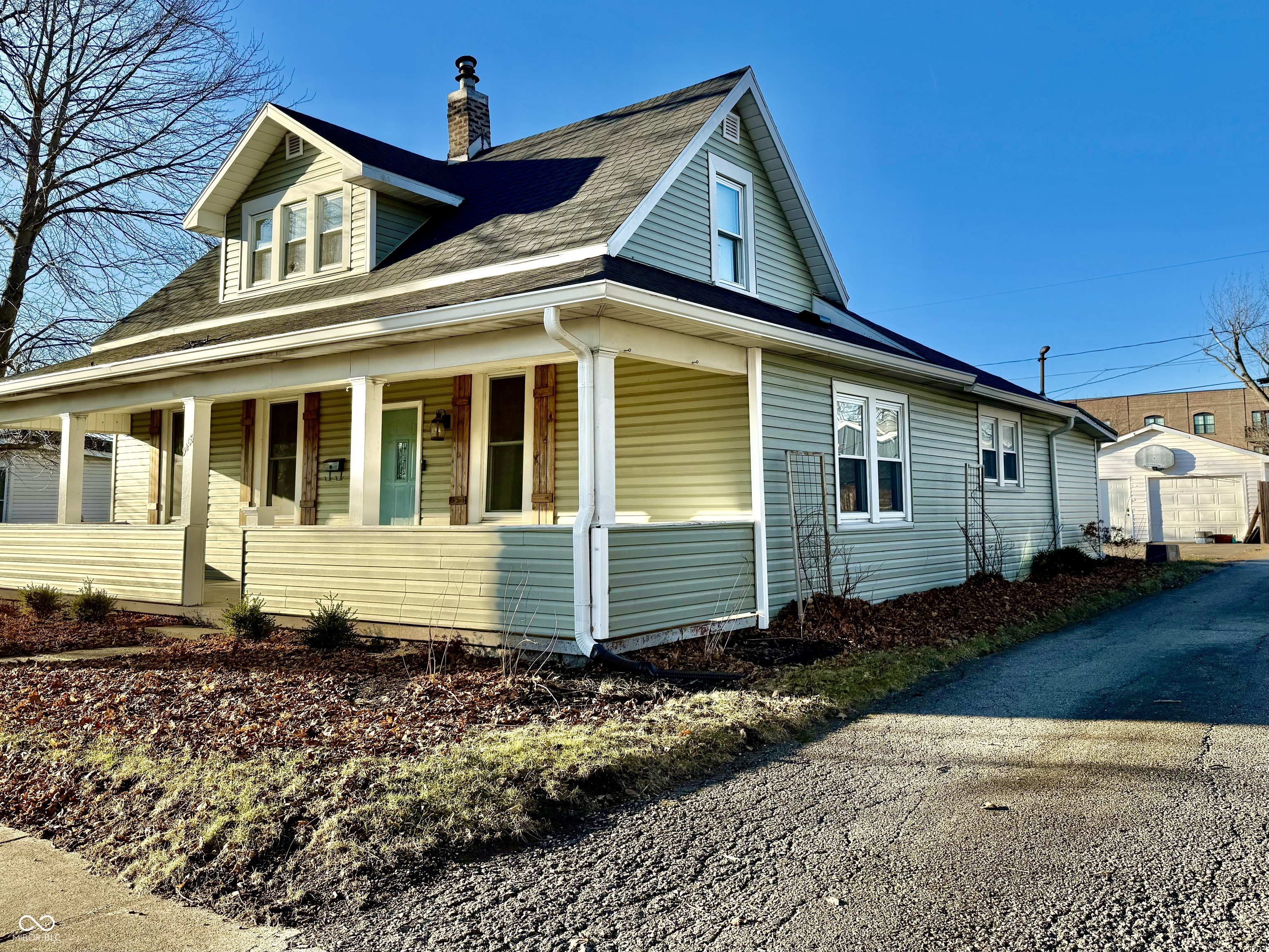 9408 West High Street Yorktown, IN 47396 - Photo 2 of 27