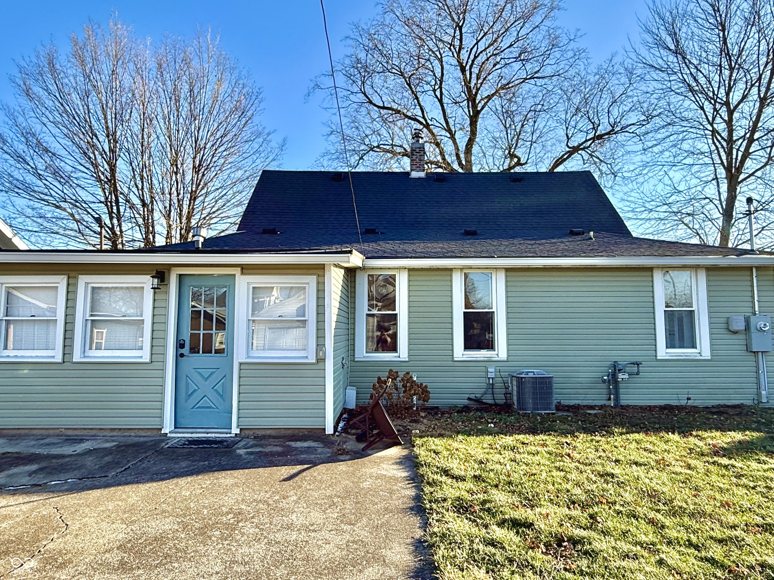 9408 West High Street Yorktown, IN 47396 - Photo 3 of 27