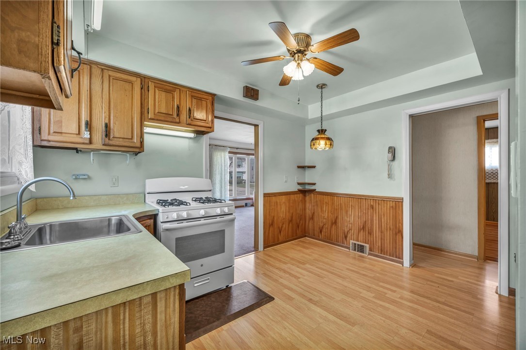 28744 Forest Road Eastlake, OH 44095 - Photo 8 of 32