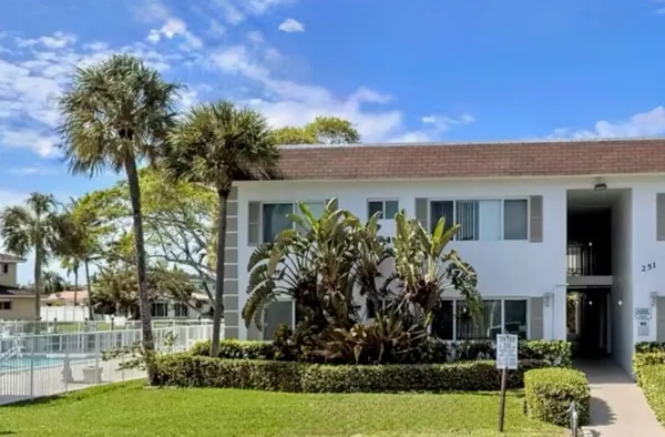 $240,000 | 251 Southeast 6th Avenue, Unit 7, Pompano Beach, FL 33060