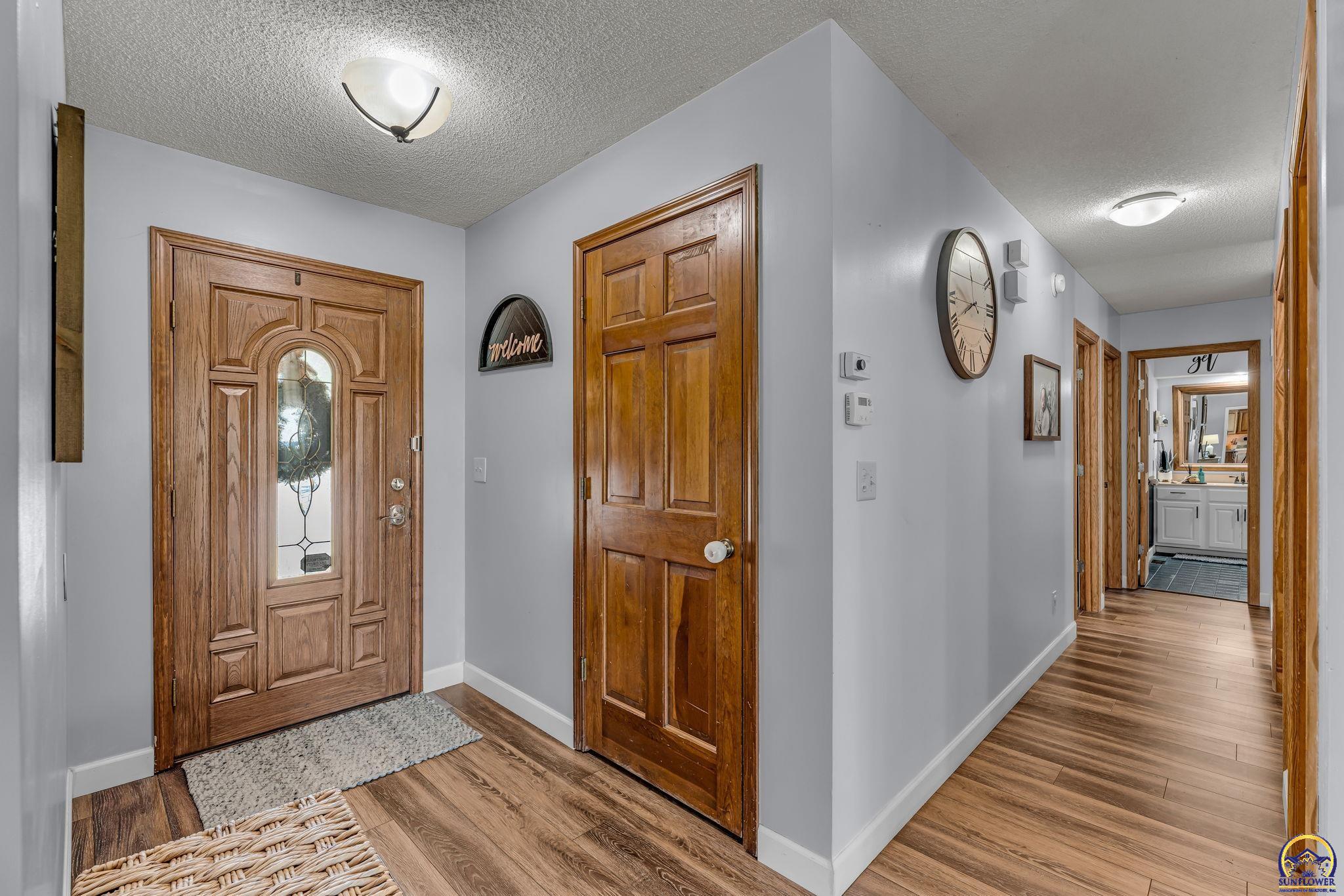 1579 Southwest Cheyenne Hills Road Topeka, KS 66604 - Photo 12 of 40