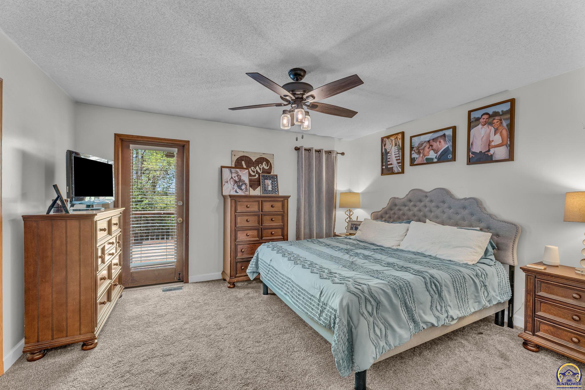1579 Southwest Cheyenne Hills Road Topeka, KS 66604 - Photo 13 of 40