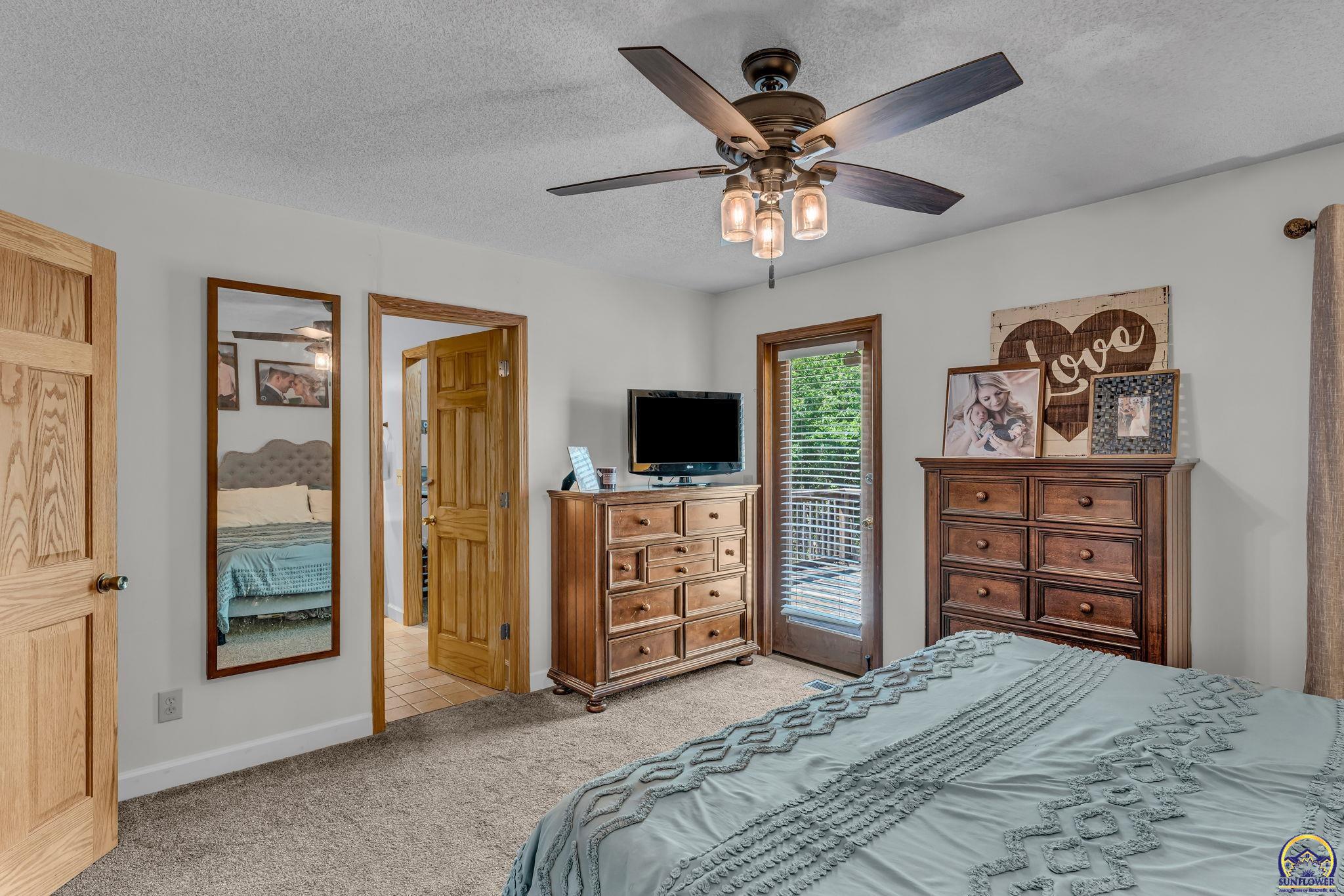 1579 Southwest Cheyenne Hills Road Topeka, KS 66604 - Photo 14 of 40