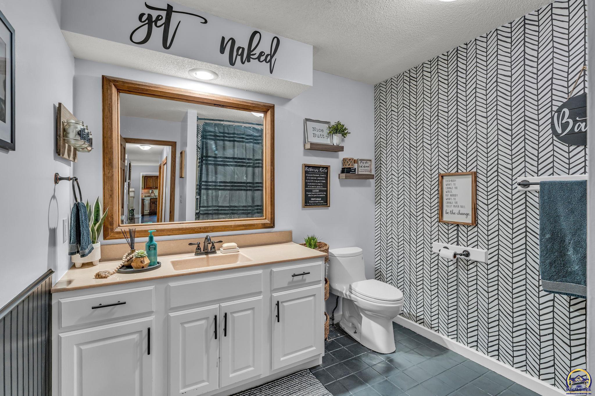 1579 Southwest Cheyenne Hills Road Topeka, KS 66604 - Photo 20 of 40