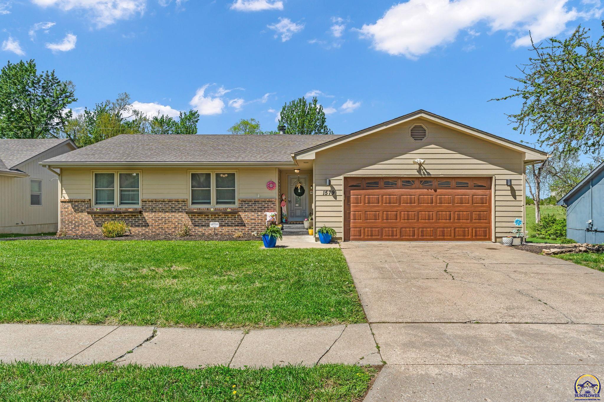 1579 Southwest Cheyenne Hills Road Topeka, KS 66604 - Photo 2 of 40