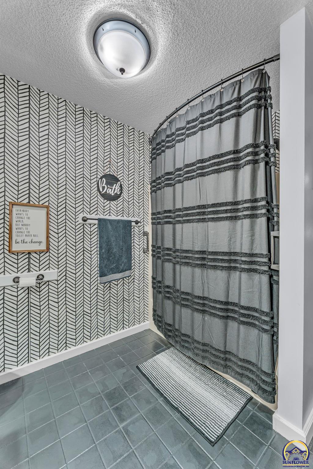 1579 Southwest Cheyenne Hills Road Topeka, KS 66604 - Photo 21 of 40