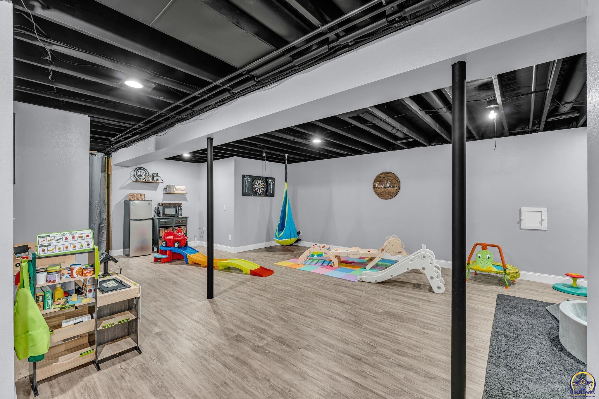 1579 Southwest Cheyenne Hills Road Topeka, KS 66604 - Photo 24 of 40