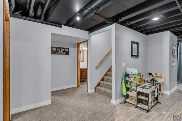 $264,900 | 1579 Southwest Cheyenne Hills Road, Topeka, KS 66604