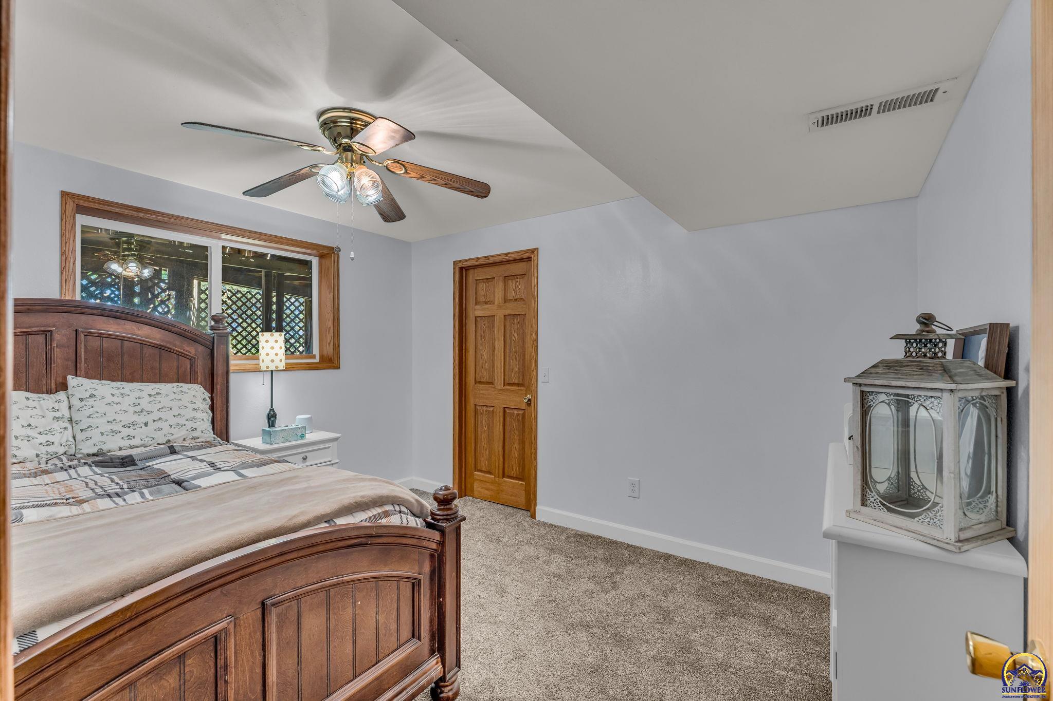 1579 Southwest Cheyenne Hills Road Topeka, KS 66604 - Photo 29 of 40