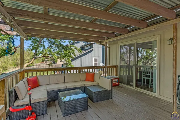 $264,900 | 1579 Southwest Cheyenne Hills Road, Topeka, KS 66604