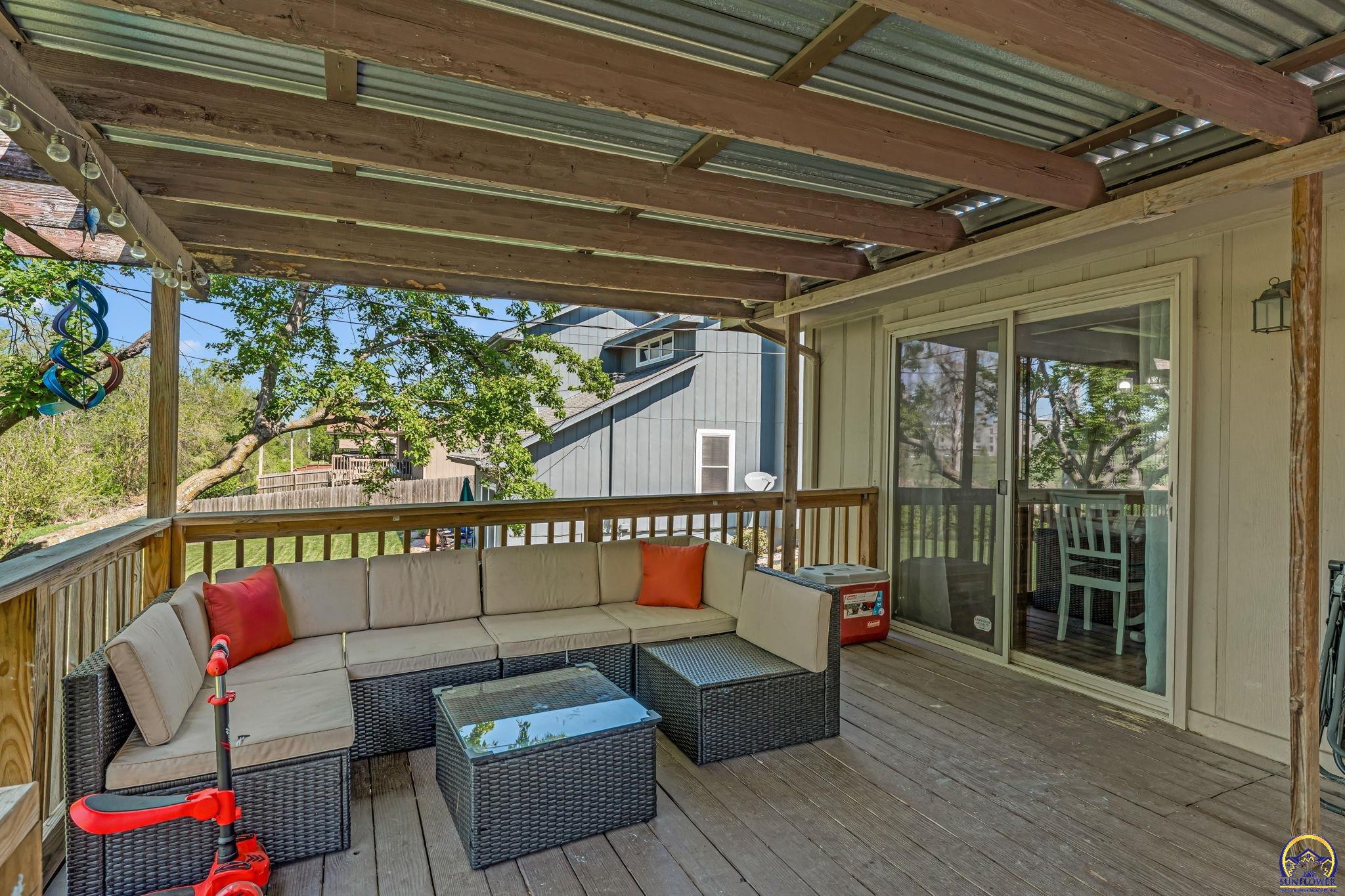 1579 Southwest Cheyenne Hills Road Topeka, KS 66604 - Photo 31 of 40