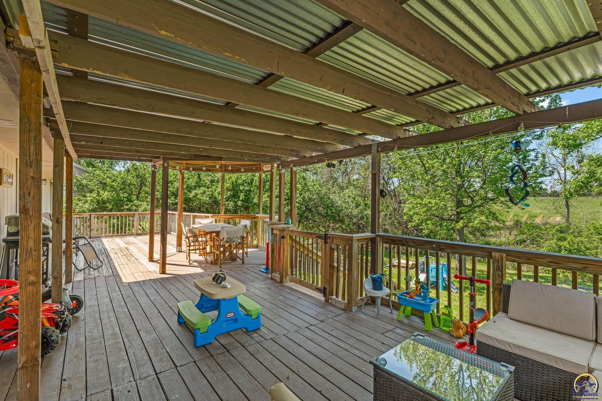 1579 Southwest Cheyenne Hills Road Topeka, KS 66604 - Photo 32 of 40