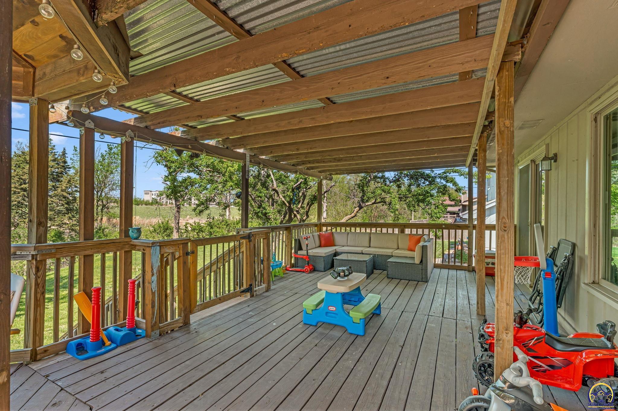 1579 Southwest Cheyenne Hills Road Topeka, KS 66604 - Photo 33 of 40