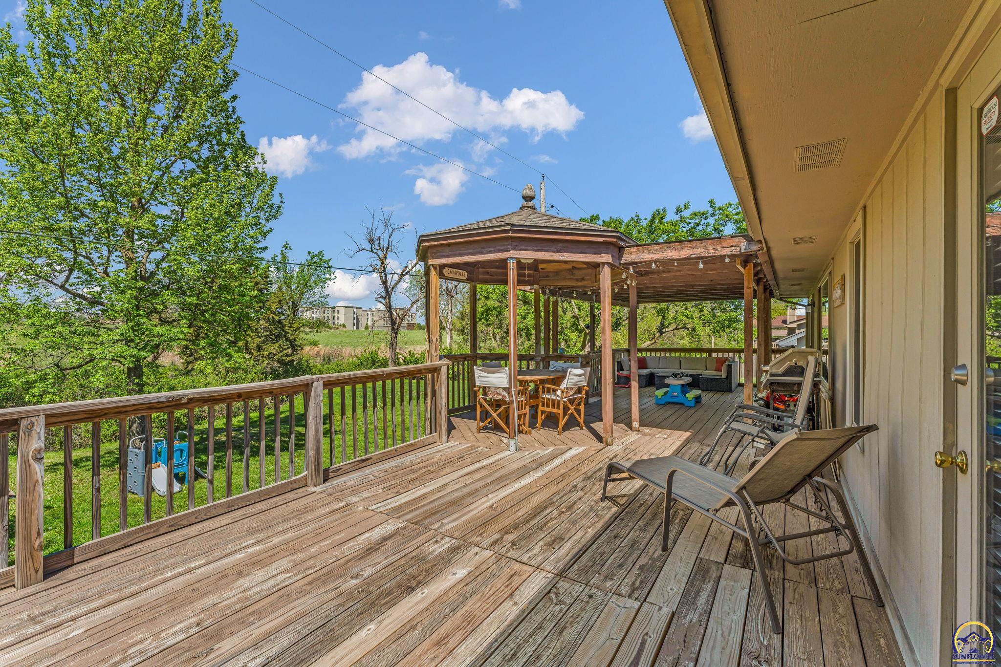 1579 Southwest Cheyenne Hills Road Topeka, KS 66604 - Photo 34 of 40