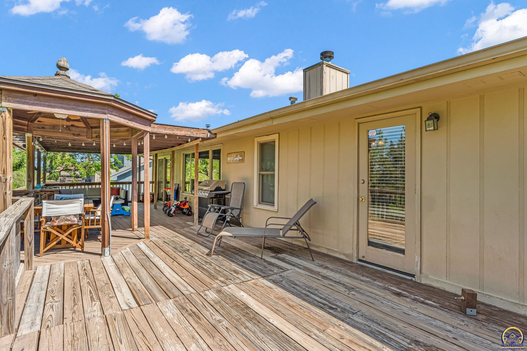 1579 Southwest Cheyenne Hills Road Topeka, KS 66604 - Photo 35 of 40