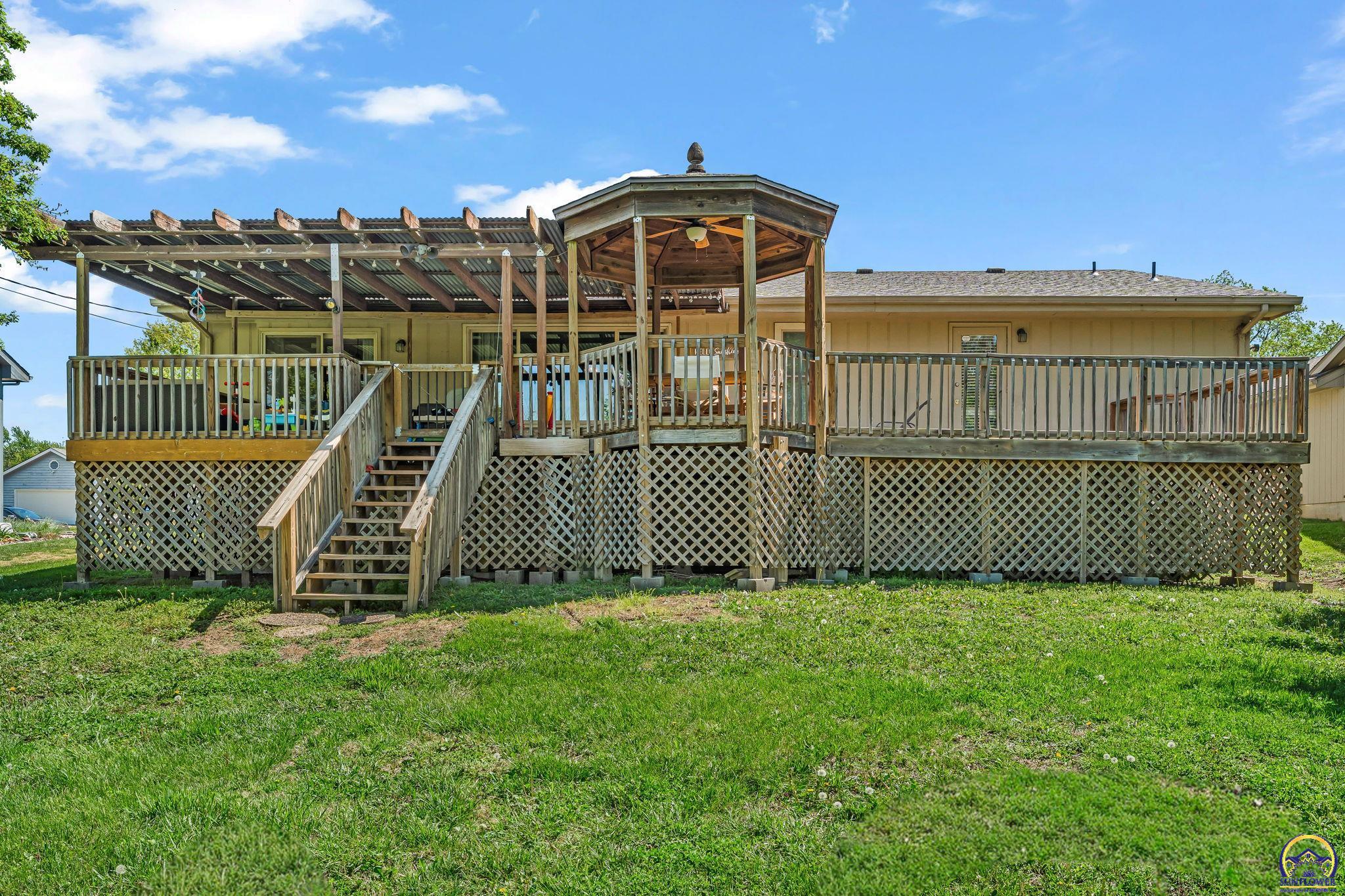 1579 Southwest Cheyenne Hills Road Topeka, KS 66604 - Photo 38 of 40