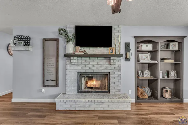 $264,900 | 1579 Southwest Cheyenne Hills Road, Topeka, KS 66604