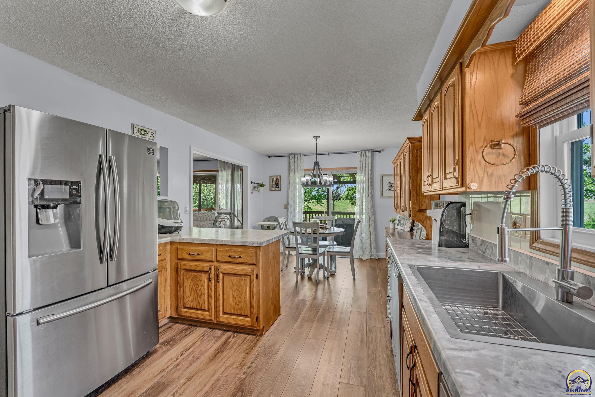 1579 Southwest Cheyenne Hills Road Topeka, KS 66604 - Photo 10 of 40