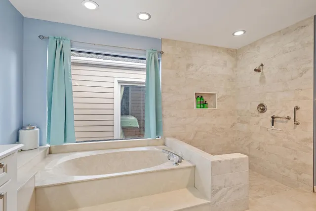 $725,000 | 6642 South Pine Court, Palm Beach Gardens, FL 33418