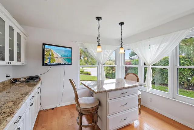 $725,000 | 6642 South Pine Court, Palm Beach Gardens, FL 33418