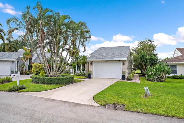 $725,000 | 6642 South Pine Court, Palm Beach Gardens, FL 33418