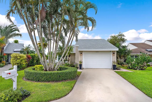 $725,000 | 6642 South Pine Court, Palm Beach Gardens, FL 33418