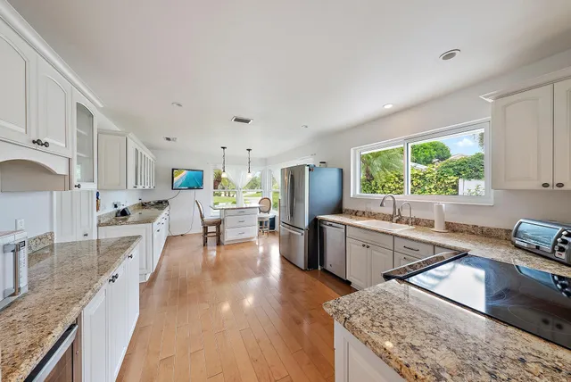 $725,000 | 6642 South Pine Court, Palm Beach Gardens, FL 33418