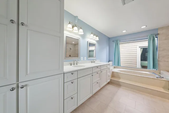 $725,000 | 6642 South Pine Court, Palm Beach Gardens, FL 33418