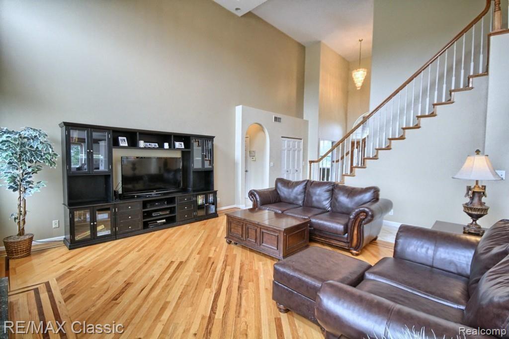 8216 Bunton Road Willis, MI 48191 - Photo 5 of 32 Great Room 3rd View.jpg