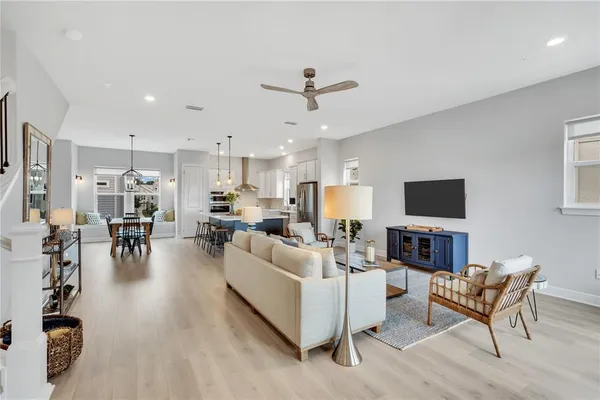 $3,985 | 421 Gowdy Road, Sarasota, FL 34237