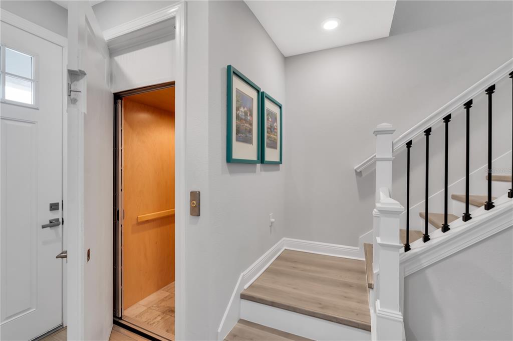 421 Gowdy Road Sarasota, FL 34237 - Photo 3 of 41