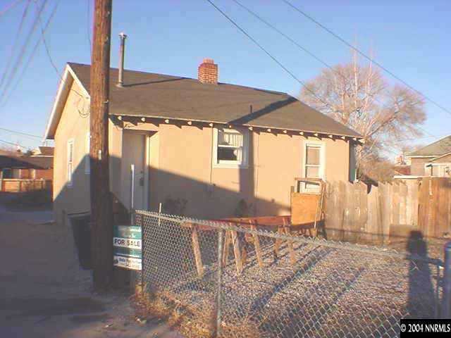 a outdoor view of a house