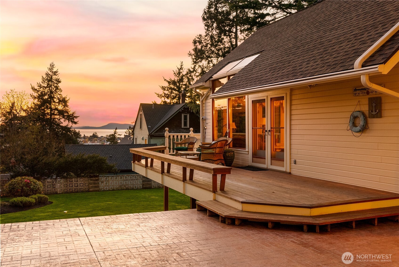 303 7th Street Anacortes, WA 98221 - Photo 3 of 40