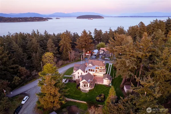 $1,495,000 | 303 7th Street, Anacortes, WA 98221