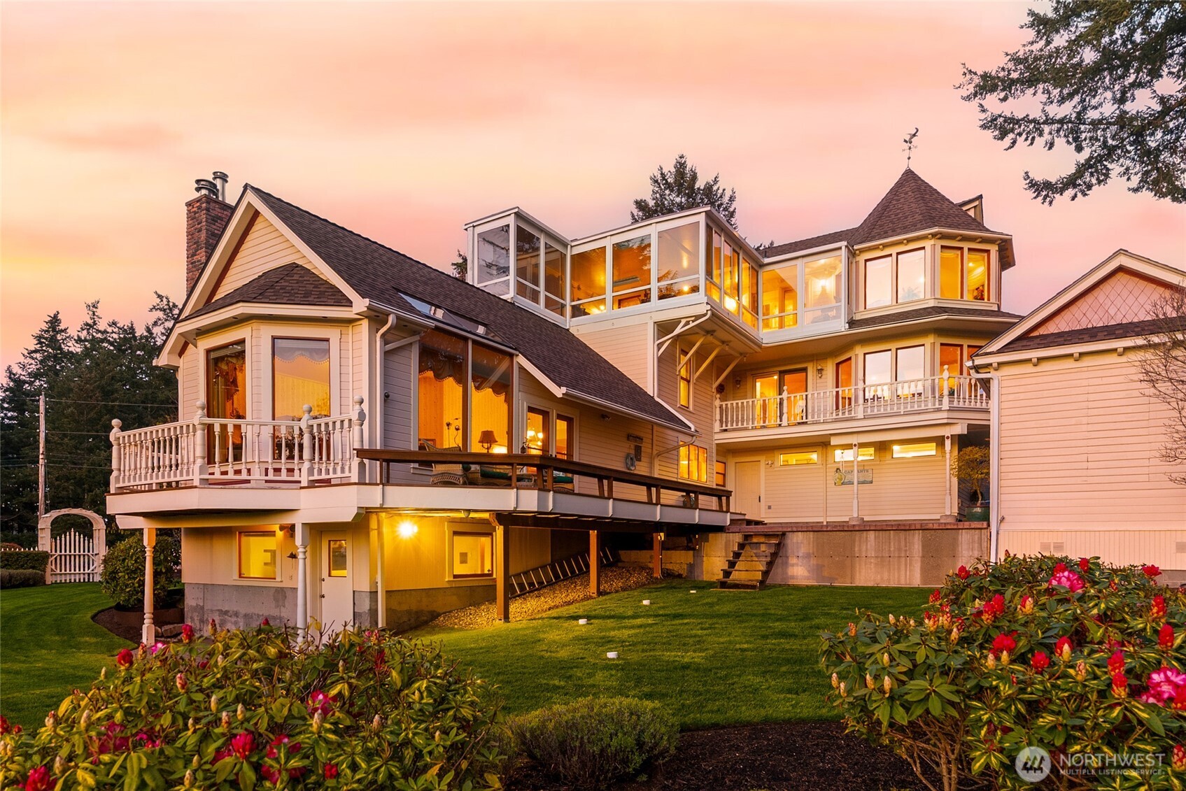 303 7th Street Anacortes, WA 98221 - Photo 4 of 40