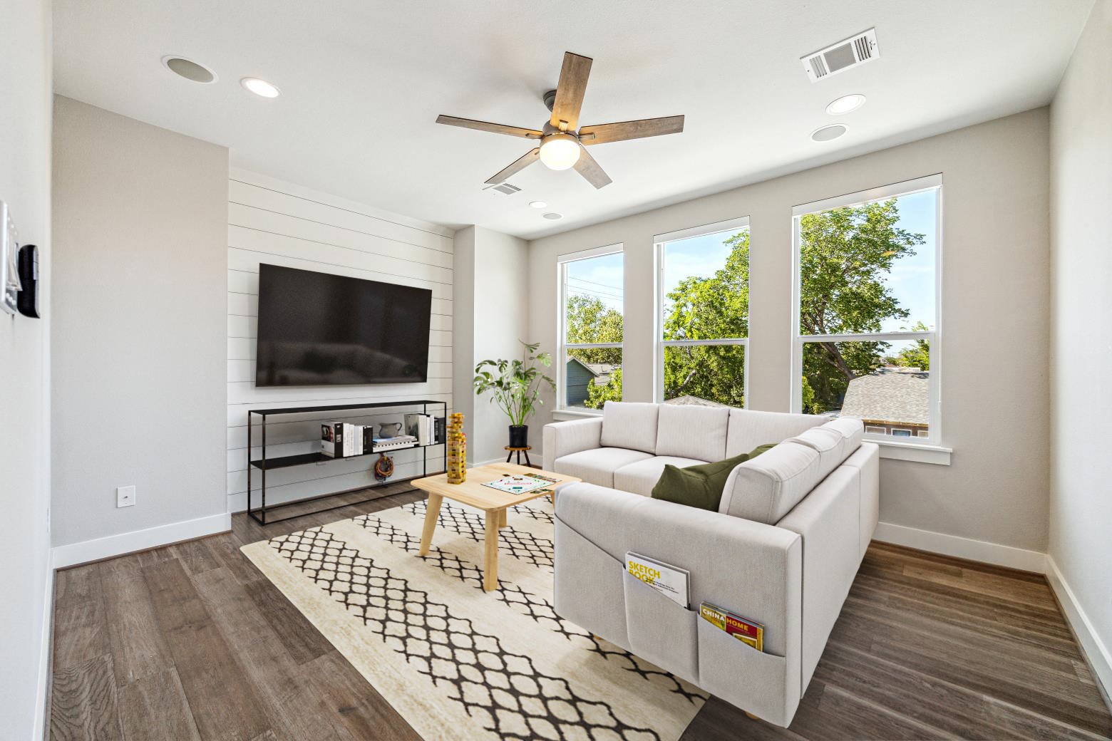 603 Vincent Street Houston, TX 77009 - Photo 10 of 26 Fabulous second floor flex space perfect for a media/game room area. *virtually staged