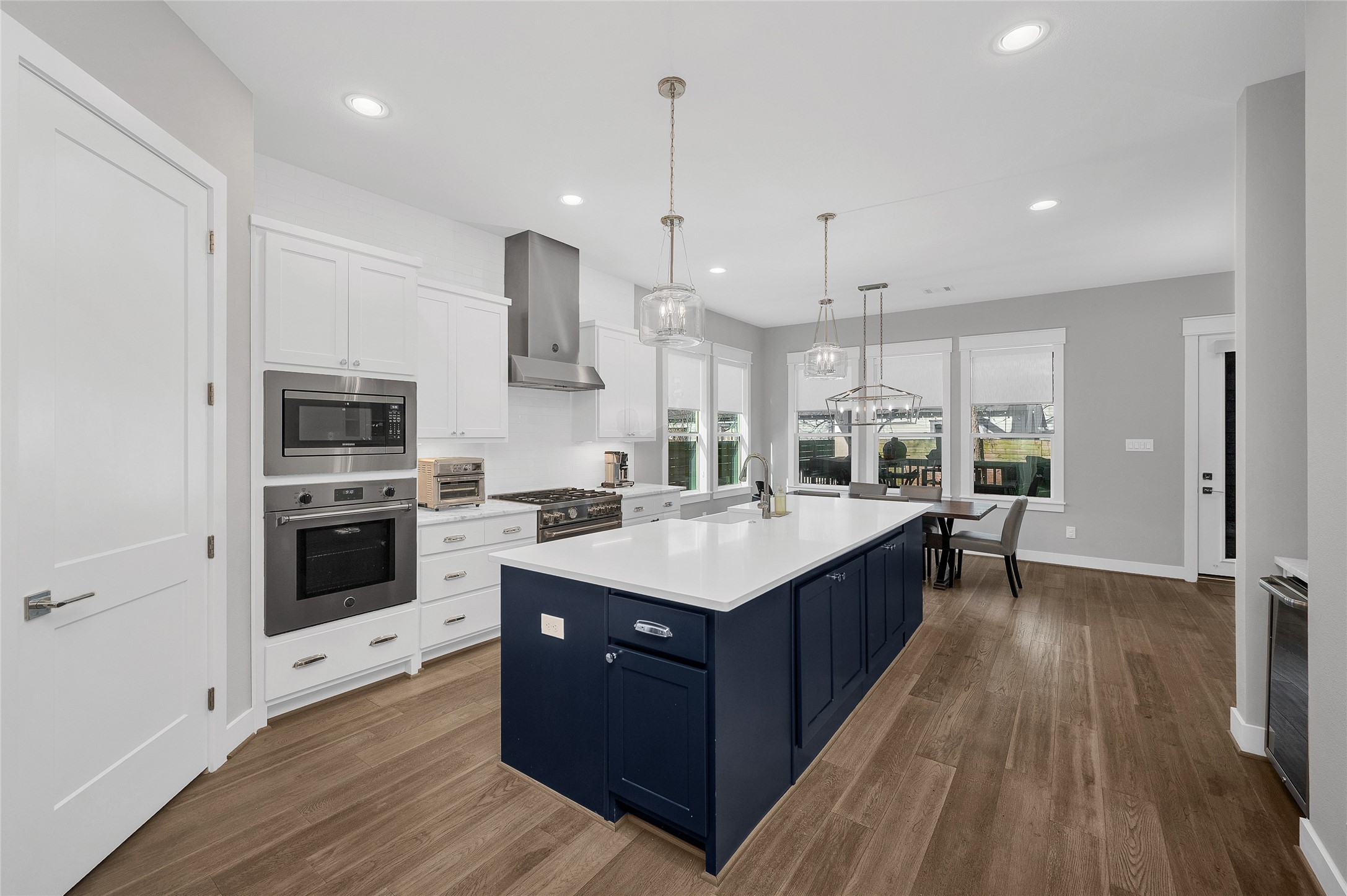 603 Vincent Street Houston, TX 77009 - Photo 2 of 26 The gourmet kitchen features and oversized island, quartz countertops, upgraded appliance package, walk in pantry plus dry bar area with wine fridge.