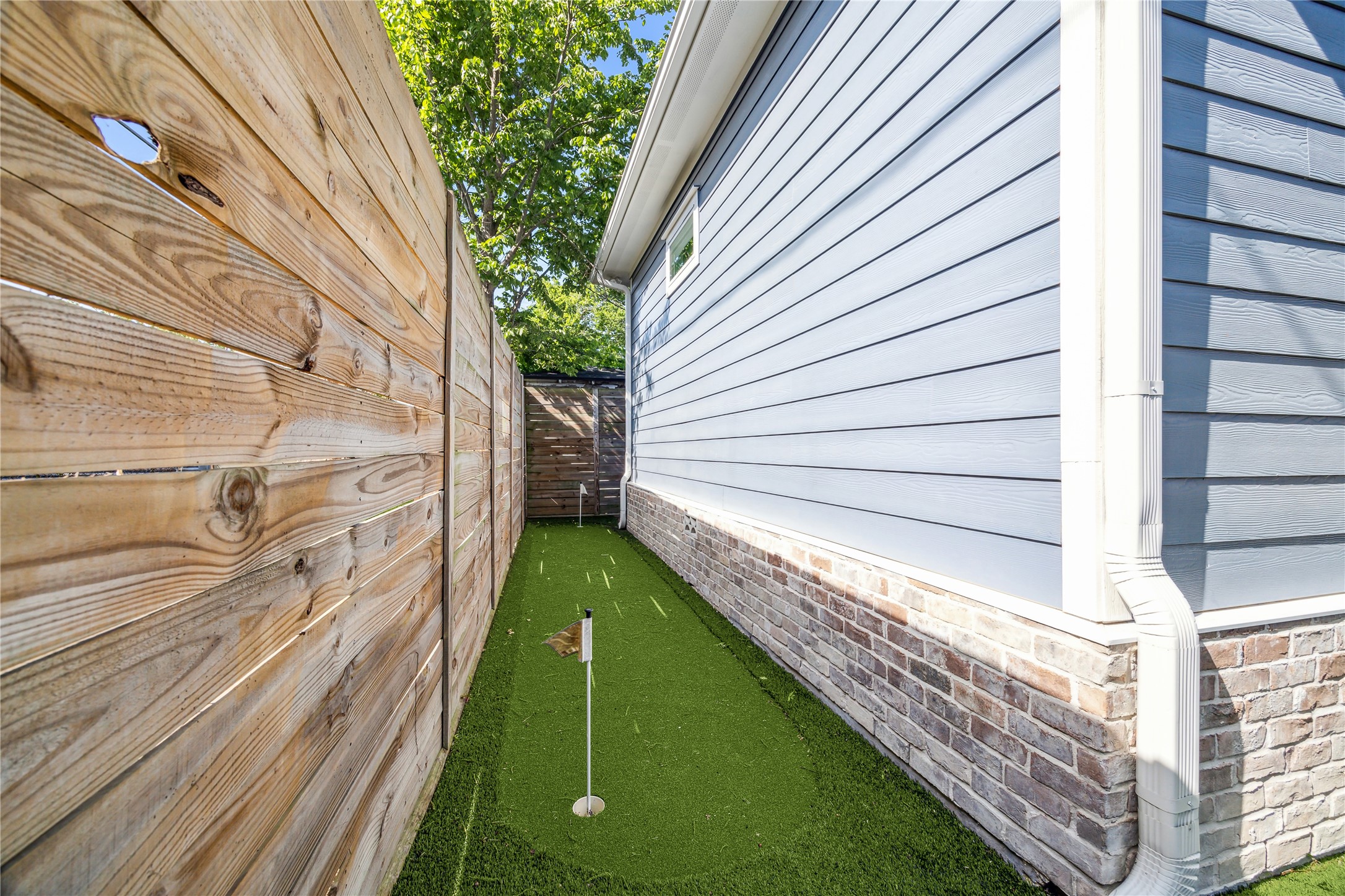 603 Vincent Street Houston, TX 77009 - Photo 23 of 26 for additional fun, enjoy your very own putting green!