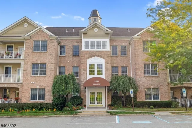 $445,000 | 7 Ridgeview Lane, Unit 7, Mount Arlington, NJ 07856