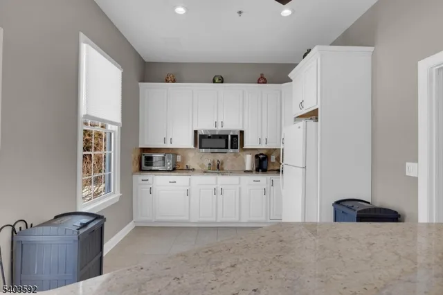 $445,000 | 7 Ridgeview Lane, Unit 7, Mount Arlington, NJ 07856