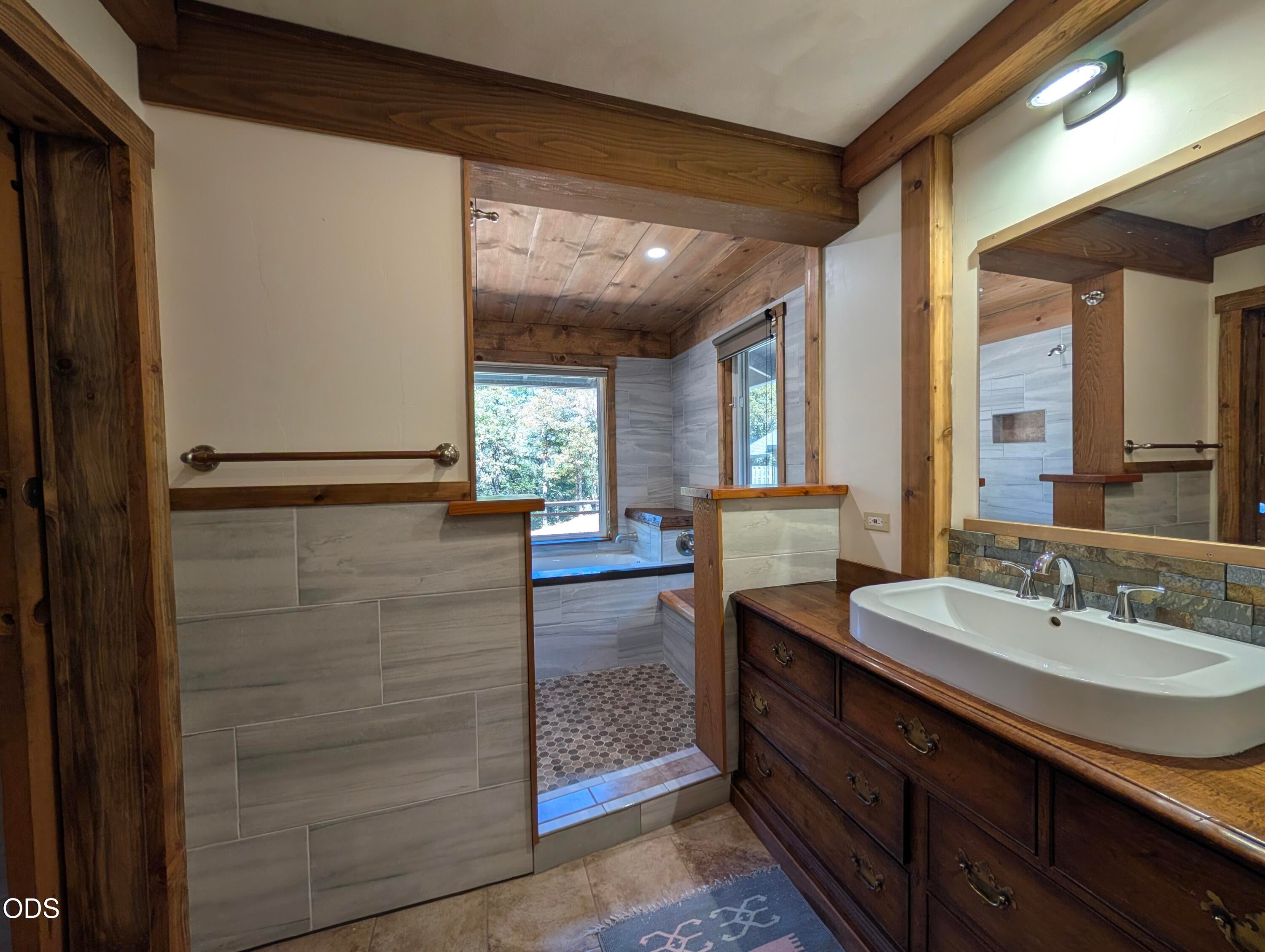 11851 Upper Applegate Road Jacksonville, OR 97530 - Photo 10 of 23 Gallery Image 10
