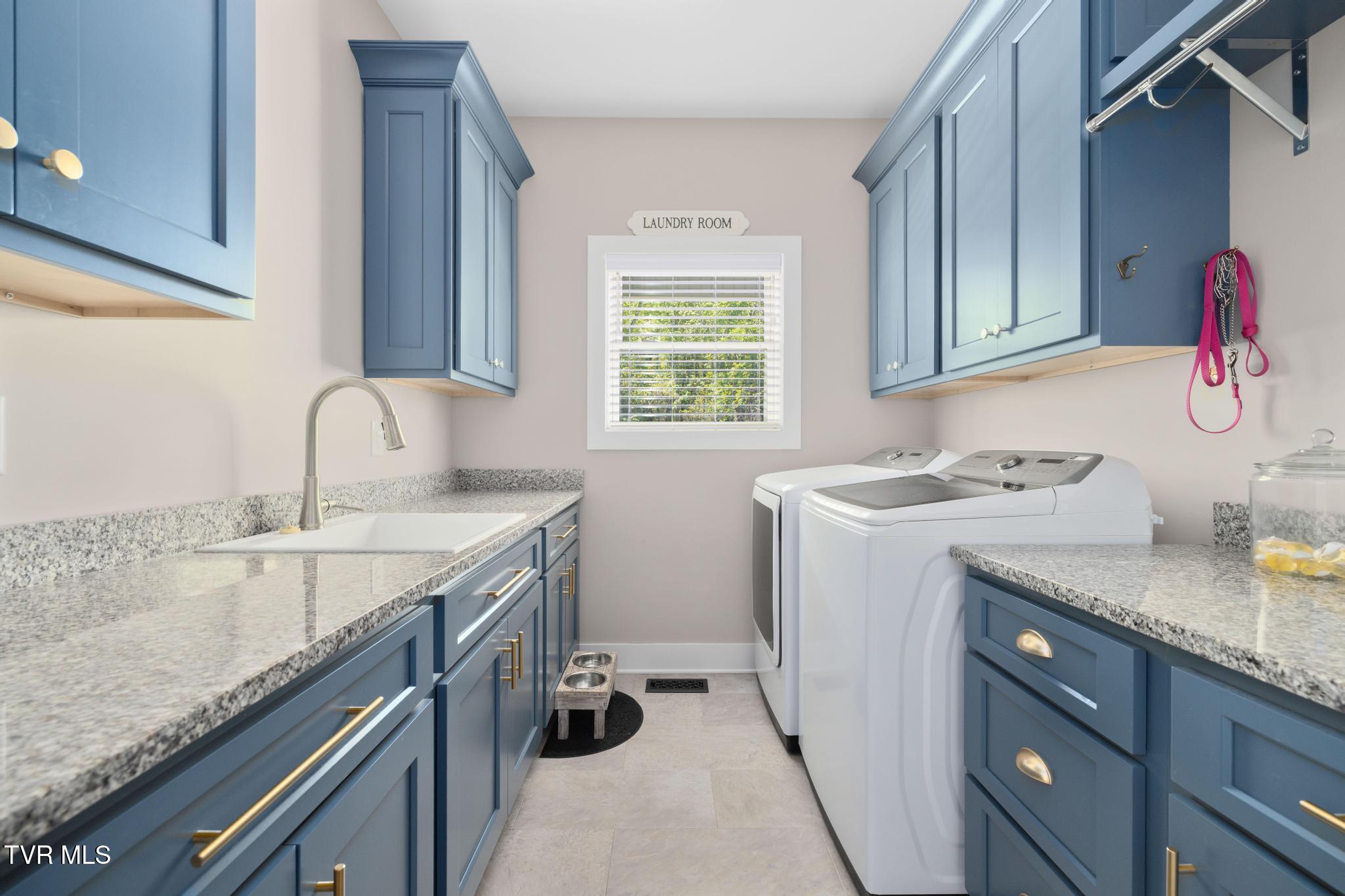 179 Taylortown Road Johnson City, TN 37601 - Photo 27 of 61 Laundry room with sink