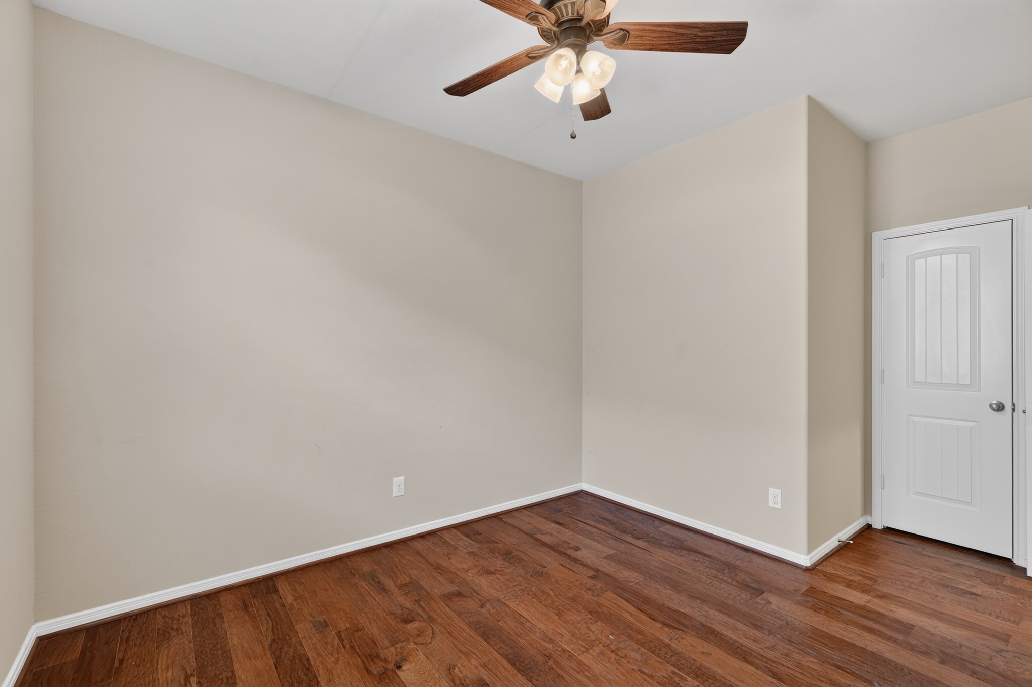 5414 Claymore Meadow Lane Spring, TX 77389 - Photo 30 of 35 Third Bedroom with walkin closet.