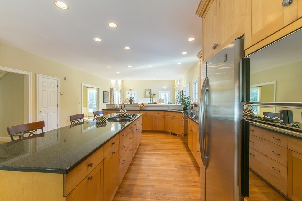 321 Rutland Street Carlisle, MA 01741 - Photo 9 of 24