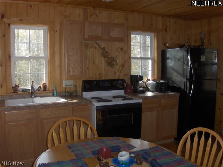 2040 Scroll Road Southwest Carrollton, OH 44615 - Photo 23 of 25 KITCHEN INSIDE OF CABIN
