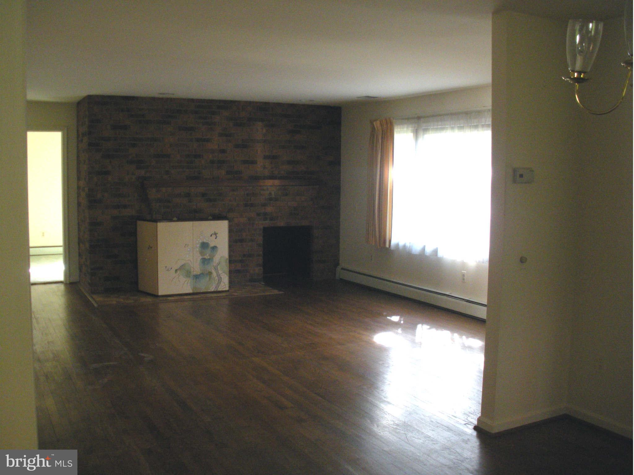 1812 Roland Avenue Ruxton, MD 21204 - Photo 9 of 29 Living Room