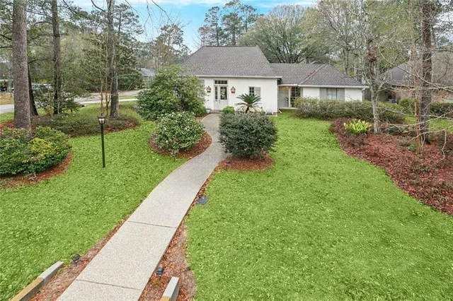$590,000 | 48 Audubon Lake Drive, Mandeville, LA 70471