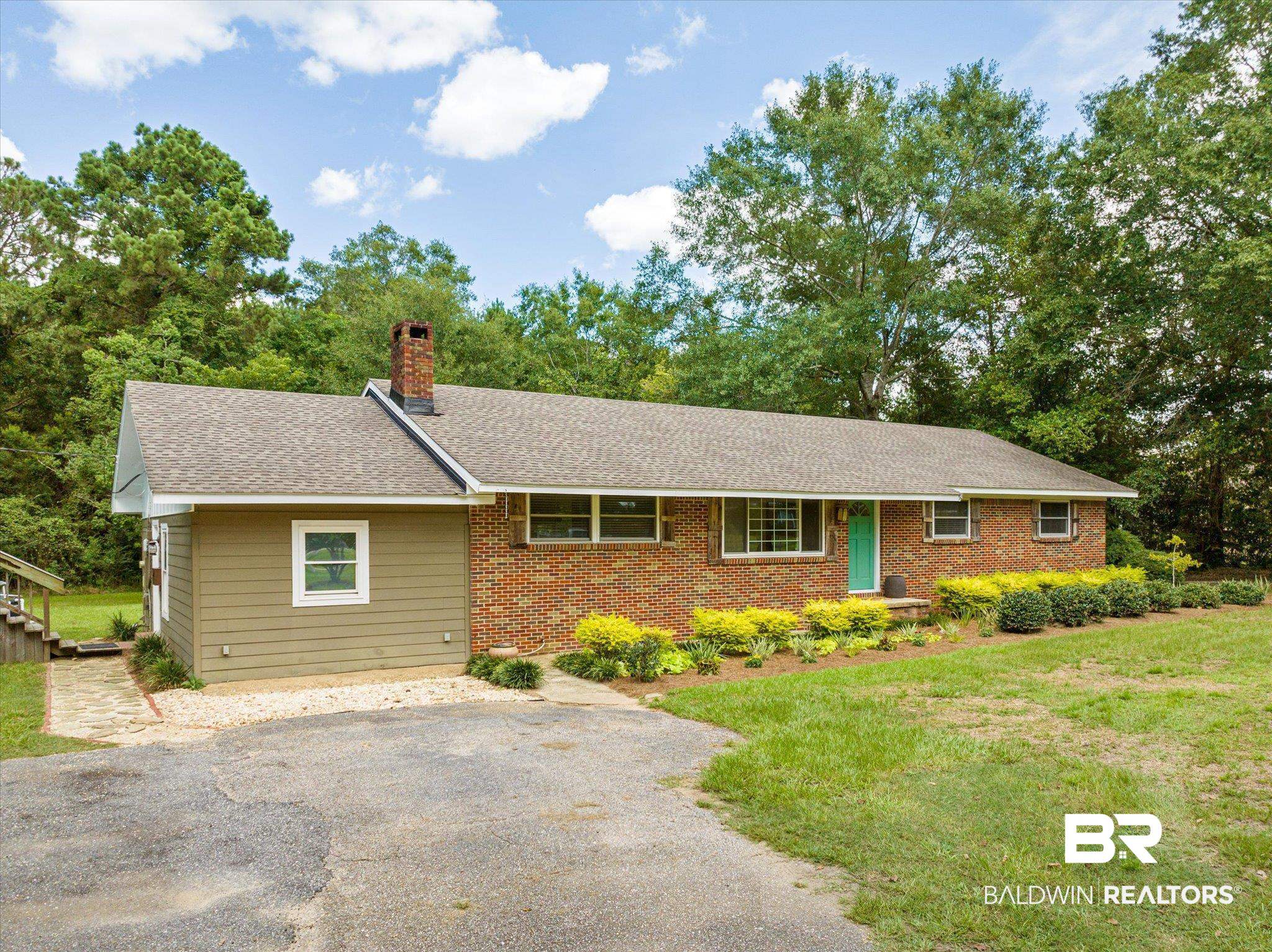 3325 Lacoste Road Mobile, AL 36618 - Photo 19 of 35 Ranch-style house with a front yard